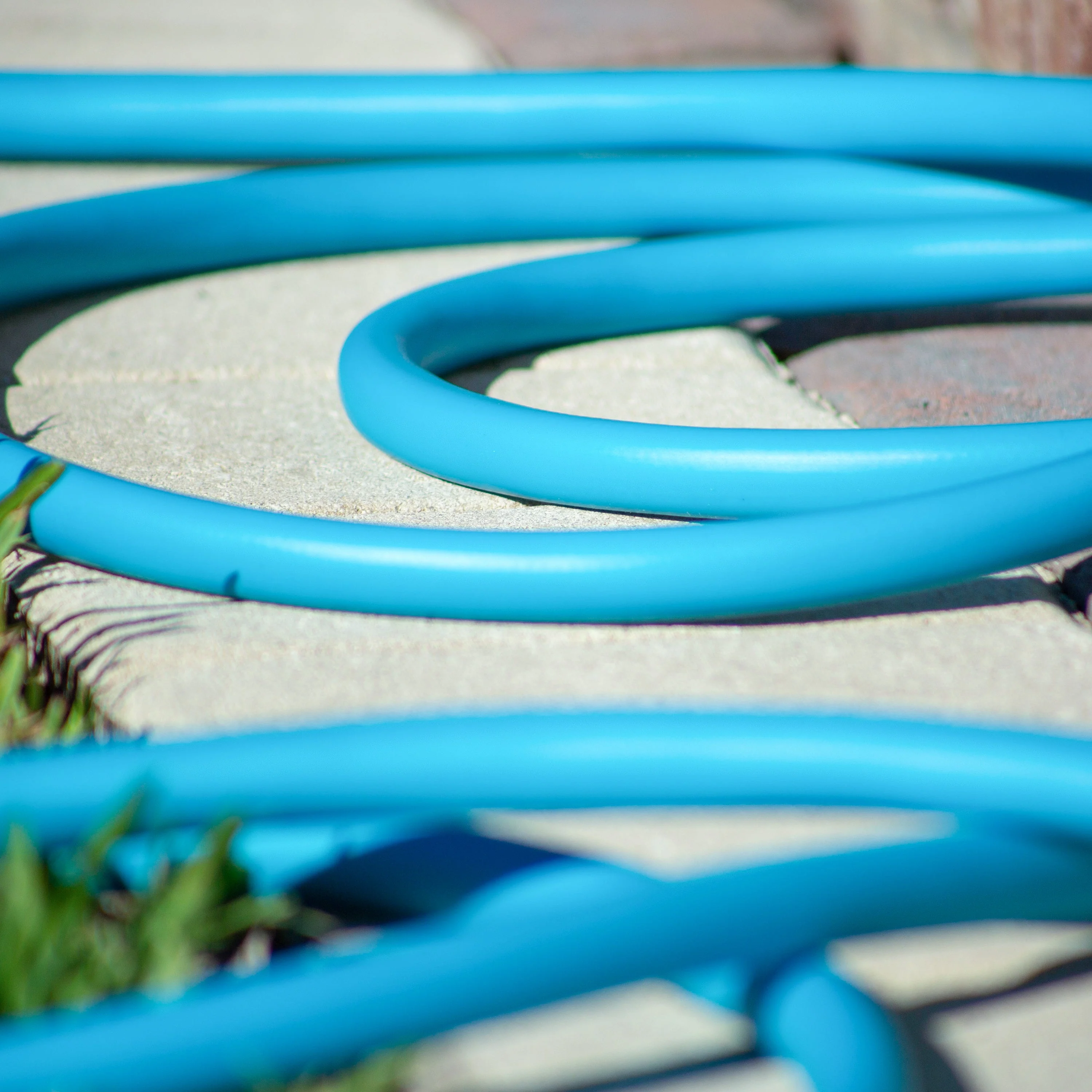 Aqua Joe Complete Aqua Joe Bundle | Turbo Drive Sprinkler + Heavy Duty Nozzle + Hybrid Polymer Hose - Image 10