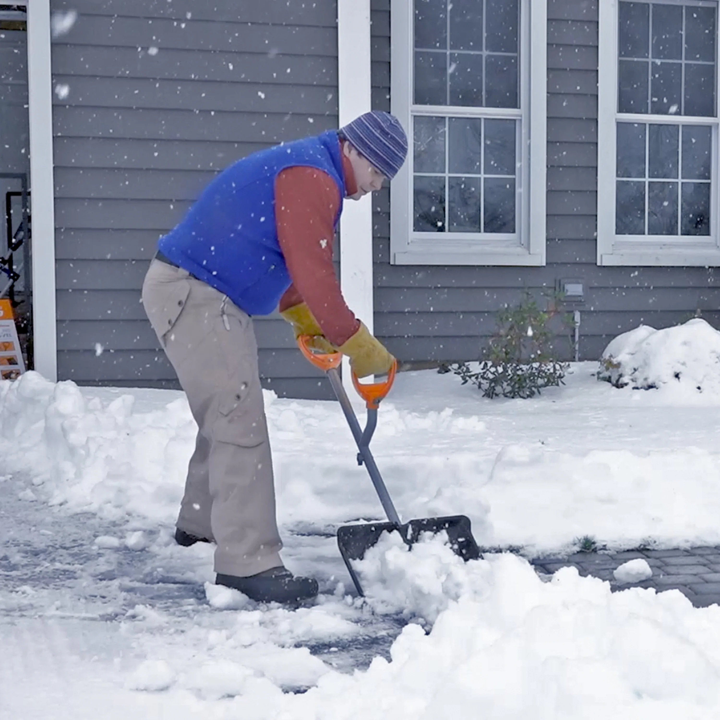 Ergie Systems Steel Shaft Impact Resistant Snow Shovel | 18-Inch Shovel | 34.5-Inch Shaft | Push/Scoop Combination Blade - Image 8