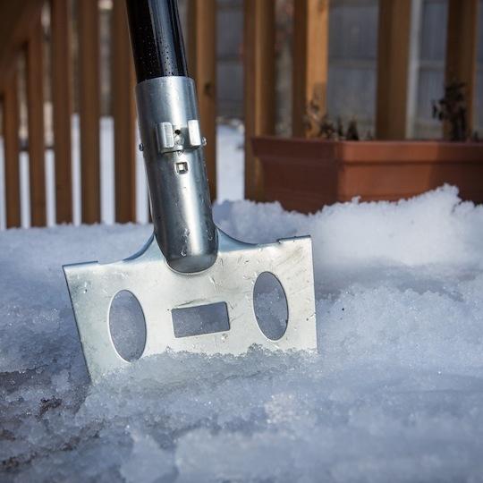 Snow Joe 2-in-1 Snow Pusher + Ice Chopper | 24-Inch | Poly Blade (Blue) - Image 5