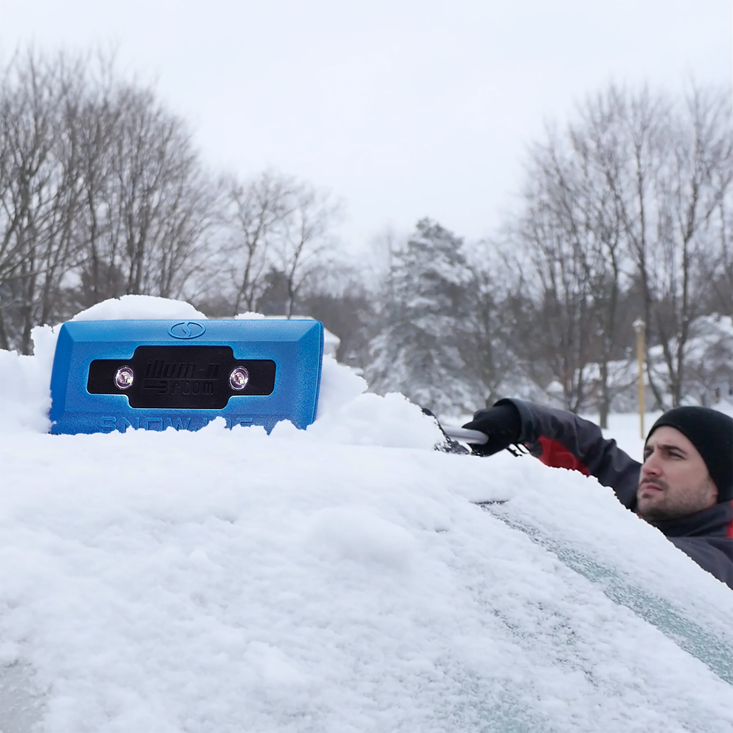 Snow Joe SJBLZD-LED 4-In-1 Telescoping Snow Broom + Ice Scraper | 18-Inch Foam Head | Headlights (Blue) - Image 14